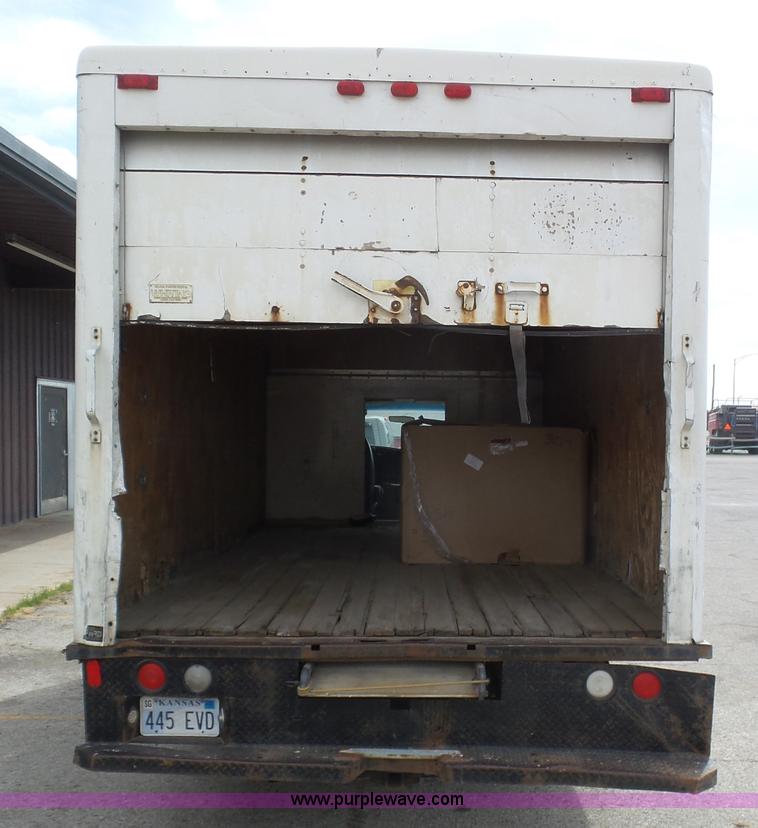 image for item J6165 2001 Ford F350 Super Duty box truck