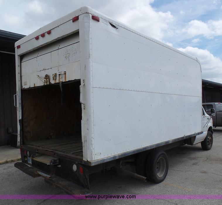 image for item J6165 2001 Ford F350 Super Duty box truck