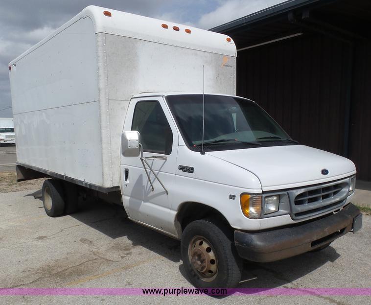 image for item J6165 2001 Ford F350 Super Duty box truck