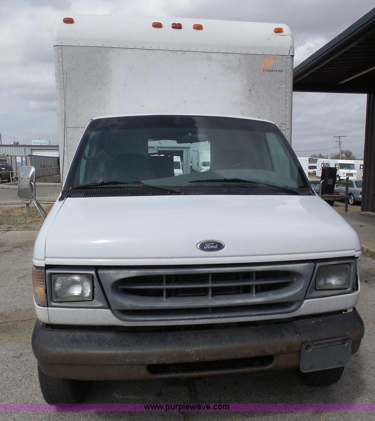 image for item J6165 2001 Ford F350 Super Duty box truck