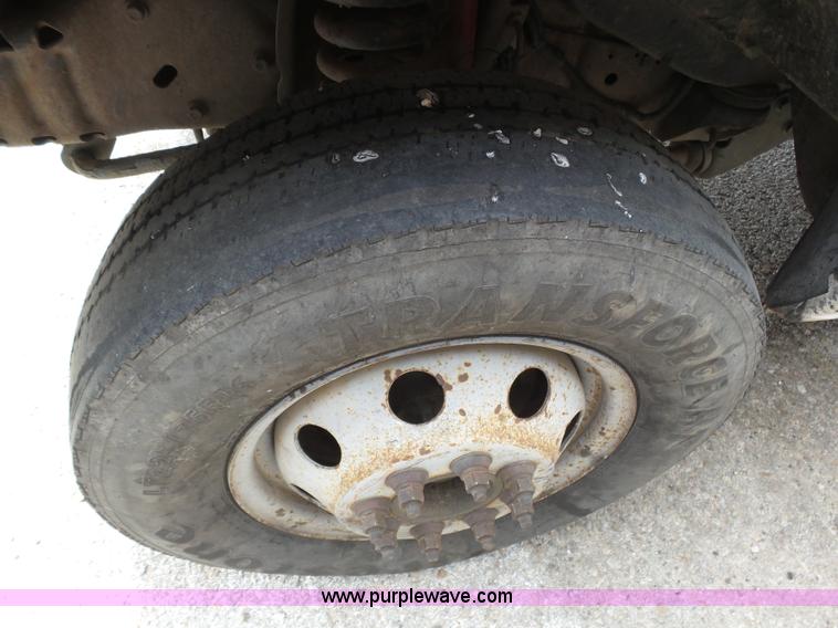 image for item J6165 2001 Ford F350 Super Duty box truck