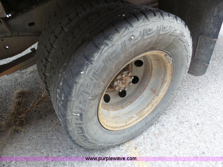 image for item J6165 2001 Ford F350 Super Duty box truck