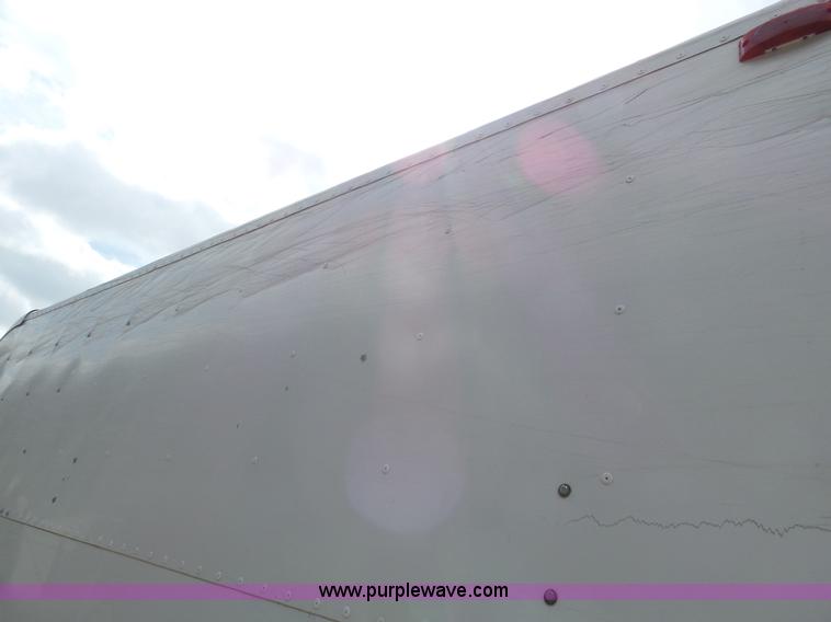 image for item J6165 2001 Ford F350 Super Duty box truck