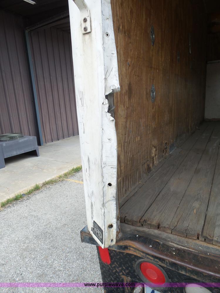 image for item J6165 2001 Ford F350 Super Duty box truck