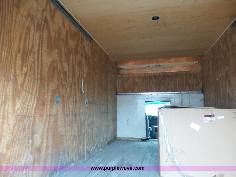 image for item J6165 2001 Ford F350 Super Duty box truck