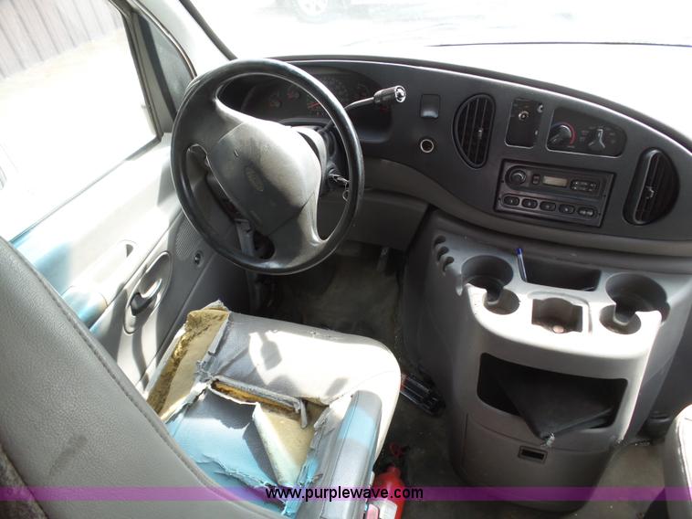 image for item J6165 2001 Ford F350 Super Duty box truck