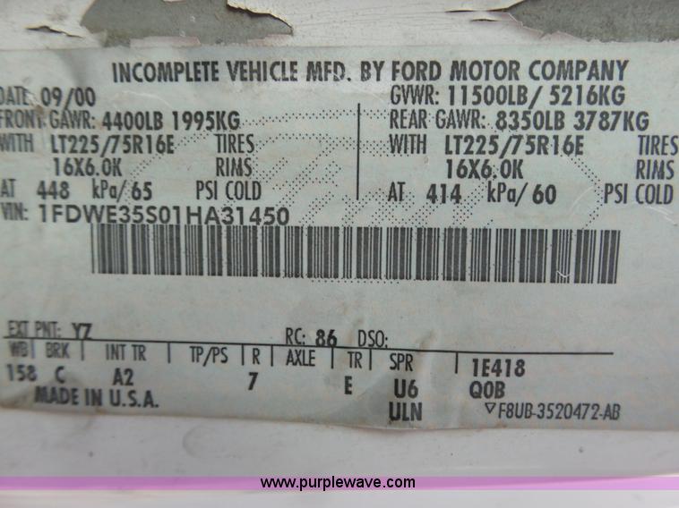 image for item J6165 2001 Ford F350 Super Duty box truck