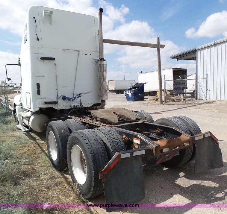 image for item J6168 2005 Freightliner Columbia semi truck