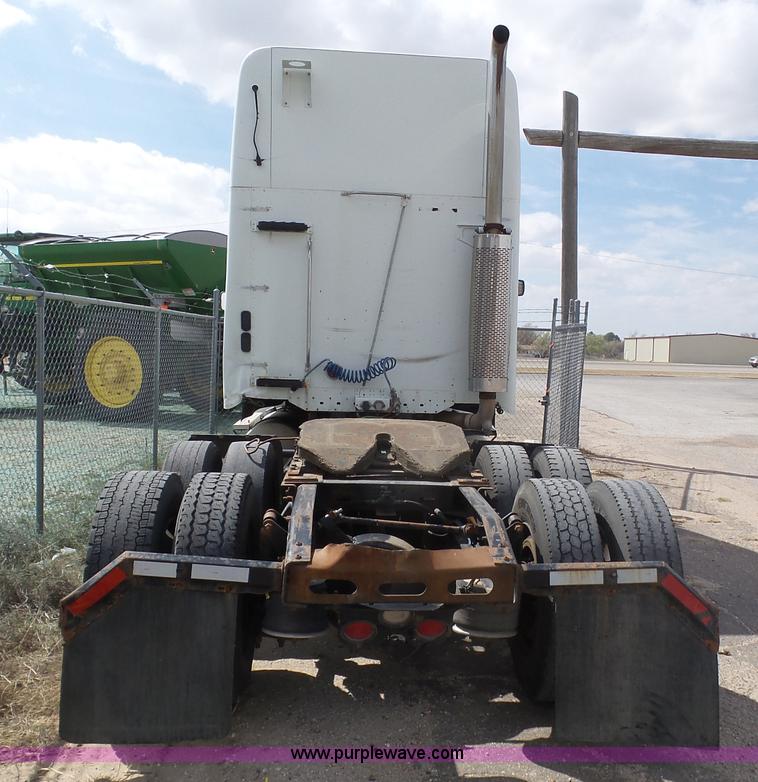 image for item J6168 2005 Freightliner Columbia semi truck