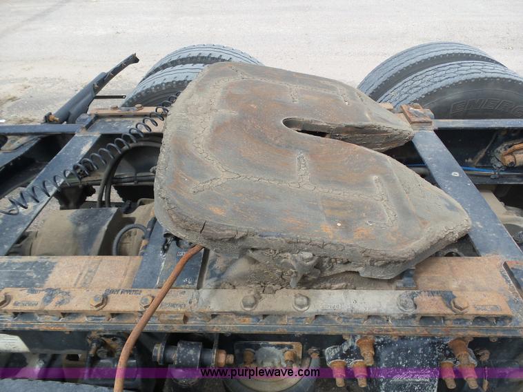 image for item J6168 2005 Freightliner Columbia semi truck