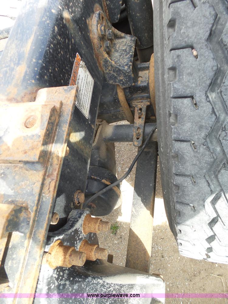 image for item J6168 2005 Freightliner Columbia semi truck