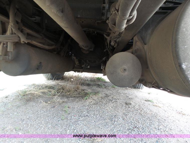 image for item J6168 2005 Freightliner Columbia semi truck