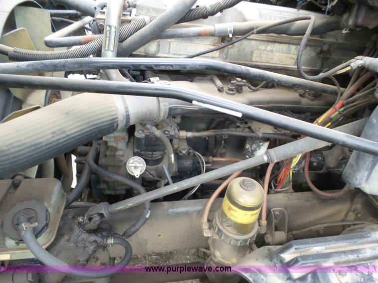 image for item J6168 2005 Freightliner Columbia semi truck