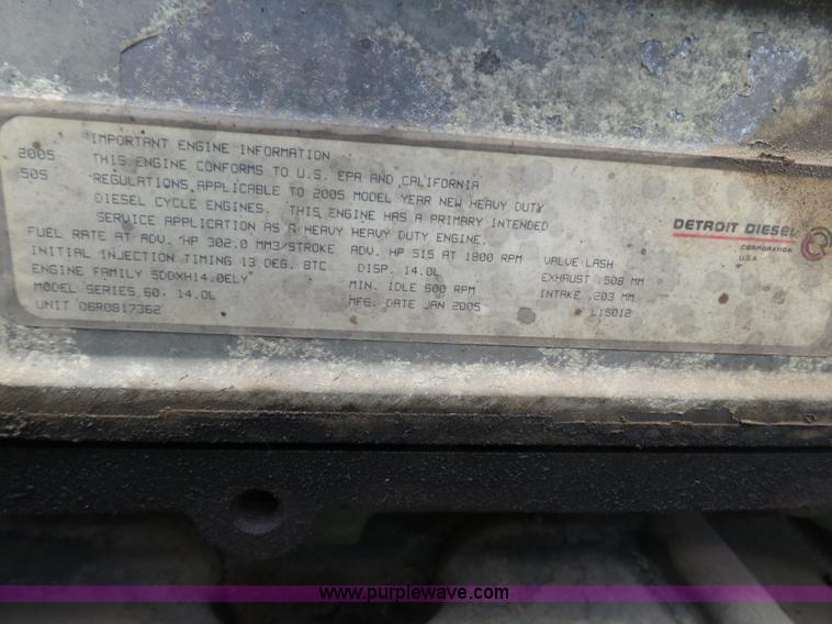 image for item J6168 2005 Freightliner Columbia semi truck