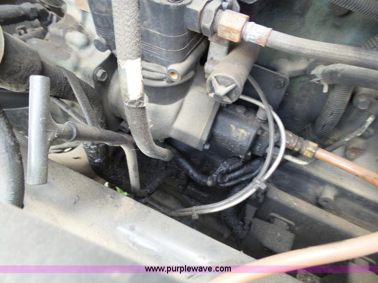 image for item J6168 2005 Freightliner Columbia semi truck