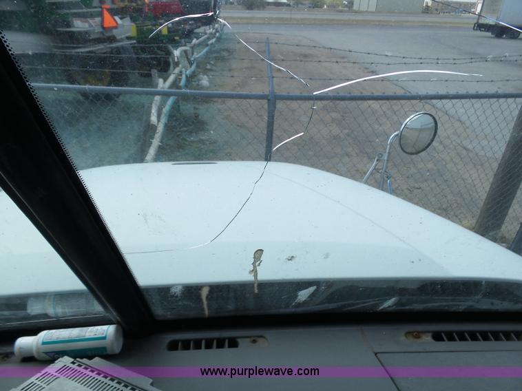 image for item J6168 2005 Freightliner Columbia semi truck