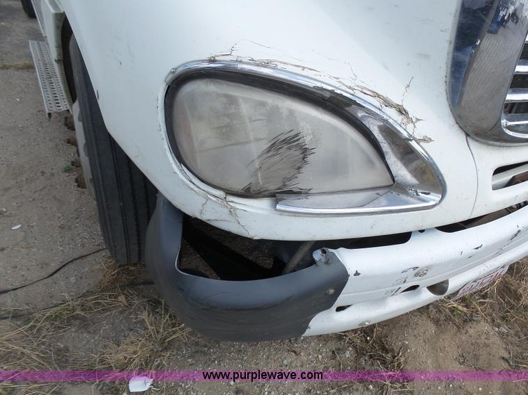 image for item J6168 2005 Freightliner Columbia semi truck