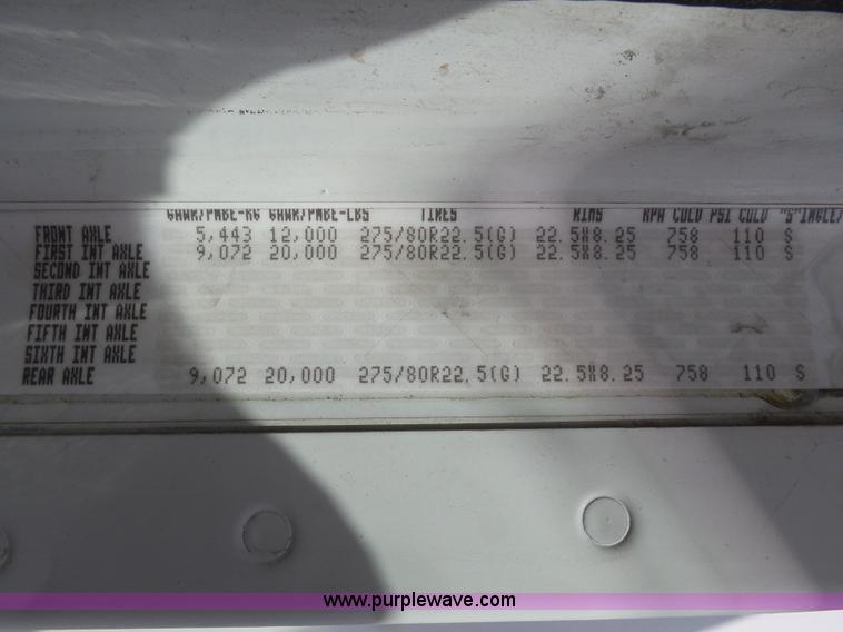 image for item J6168 2005 Freightliner Columbia semi truck