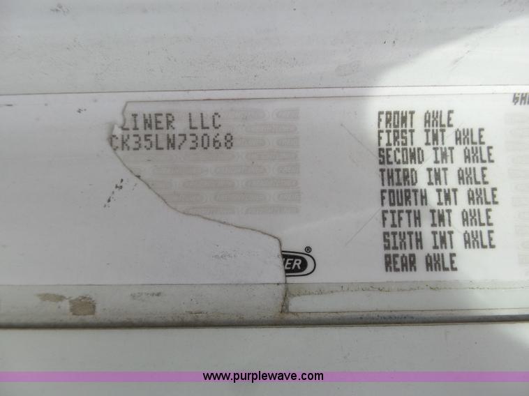 image for item J6168 2005 Freightliner Columbia semi truck