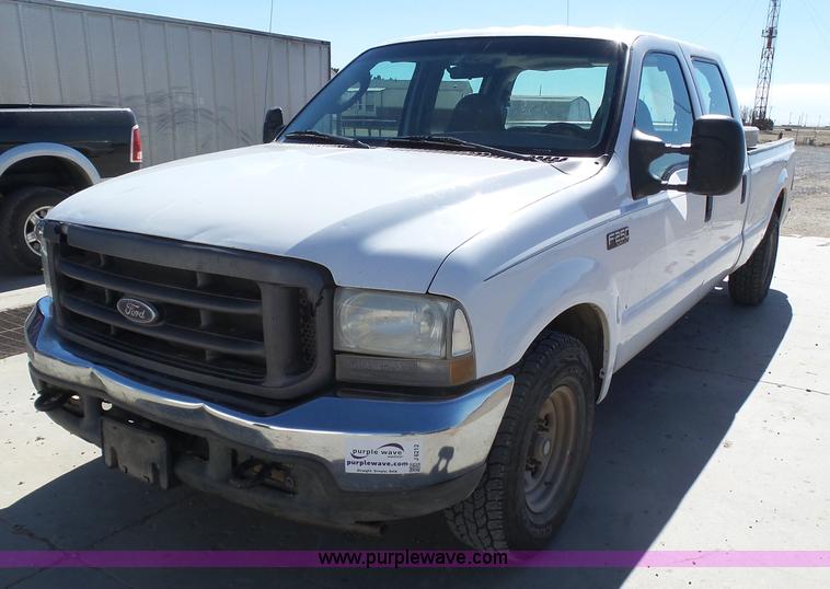 image for item J6212 2004 Ford F250 Super Duty XL Crew Cab pickup truck