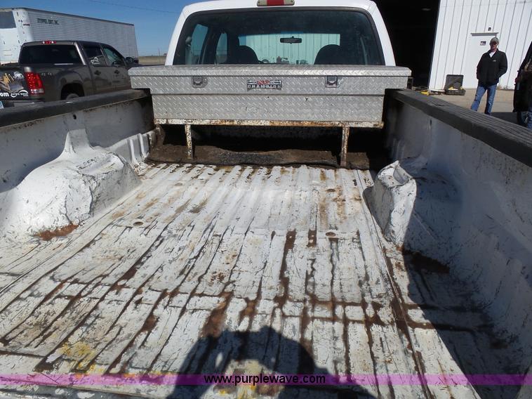 image for item J6212 2004 Ford F250 Super Duty XL Crew Cab pickup truck