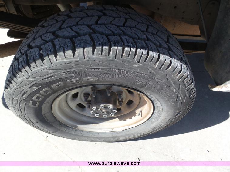 image for item J6212 2004 Ford F250 Super Duty XL Crew Cab pickup truck