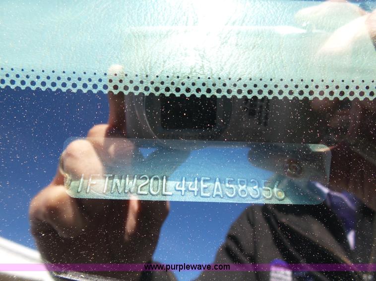 image for item J6212 2004 Ford F250 Super Duty XL Crew Cab pickup truck