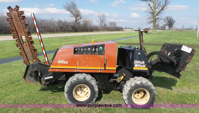 image for item J6256 1999 Ditch Witch 410SX trencher