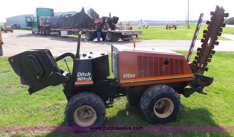 image for item J6256 1999 Ditch Witch 410SX trencher