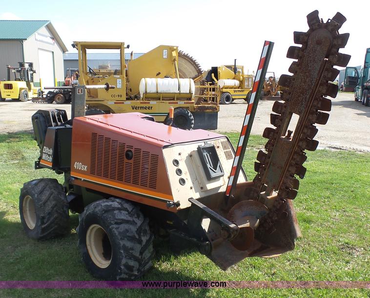 image for item J6256 1999 Ditch Witch 410SX trencher