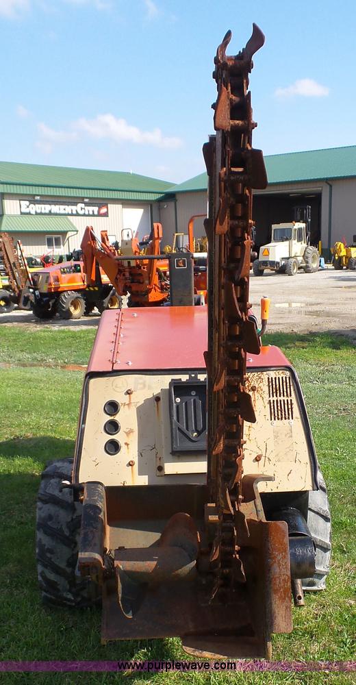 image for item J6256 1999 Ditch Witch 410SX trencher