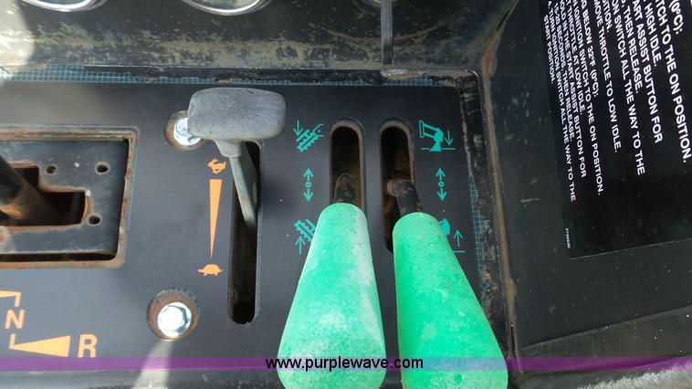 image for item J6256 1999 Ditch Witch 410SX trencher