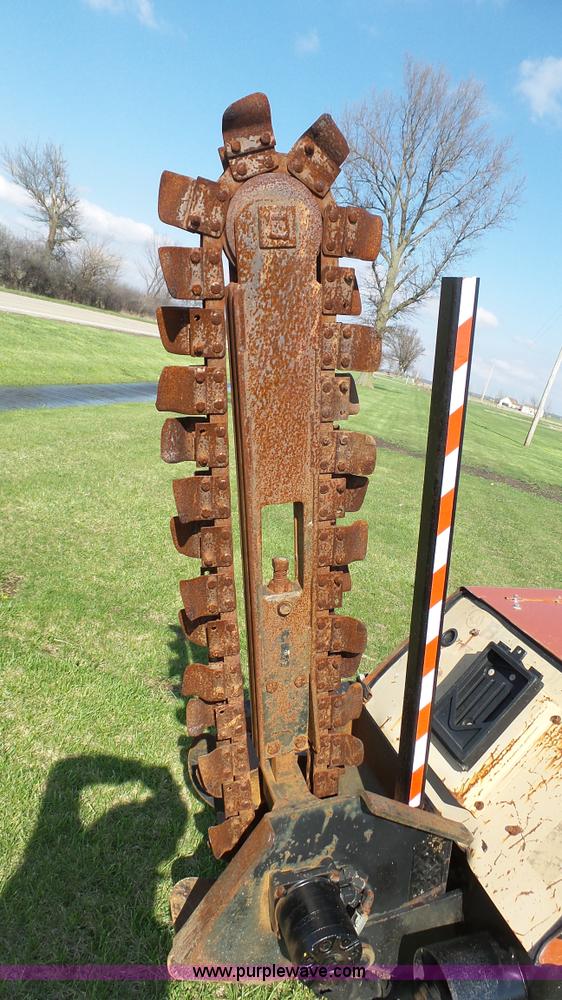 image for item J6256 1999 Ditch Witch 410SX trencher