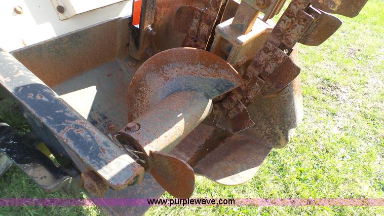 image for item J6256 1999 Ditch Witch 410SX trencher