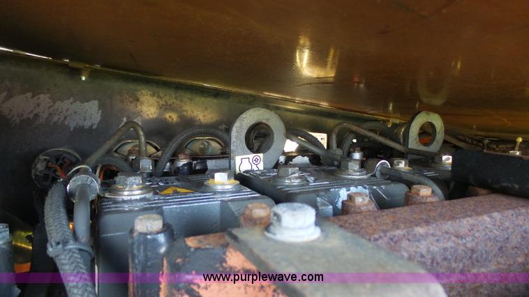 image for item J6256 1999 Ditch Witch 410SX trencher