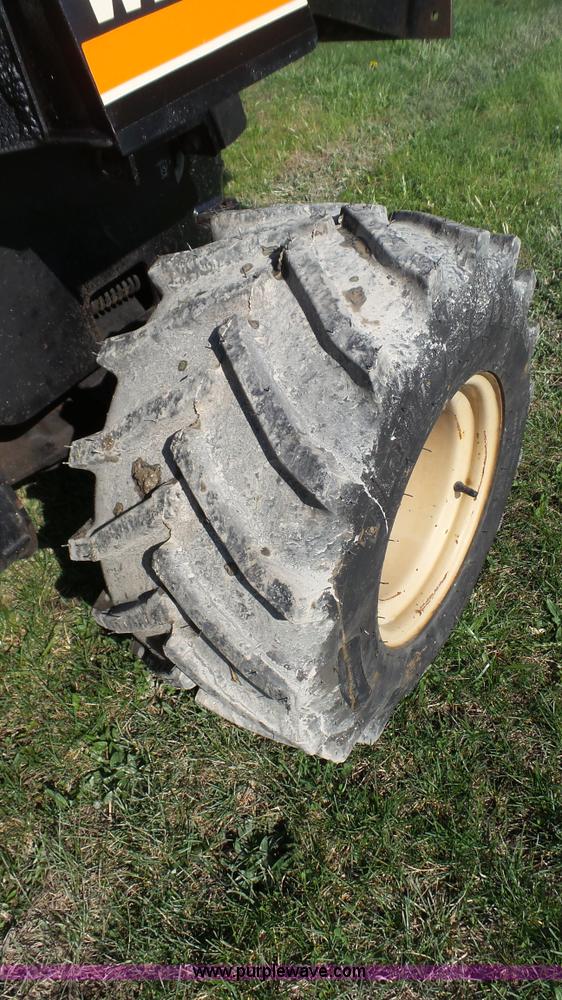 image for item J6256 1999 Ditch Witch 410SX trencher