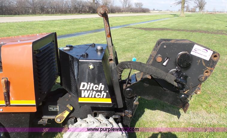 image for item J6256 1999 Ditch Witch 410SX trencher