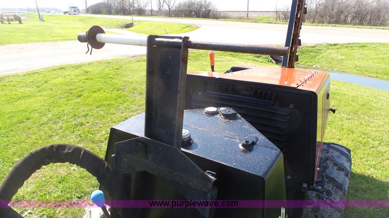 image for item J6256 1999 Ditch Witch 410SX trencher