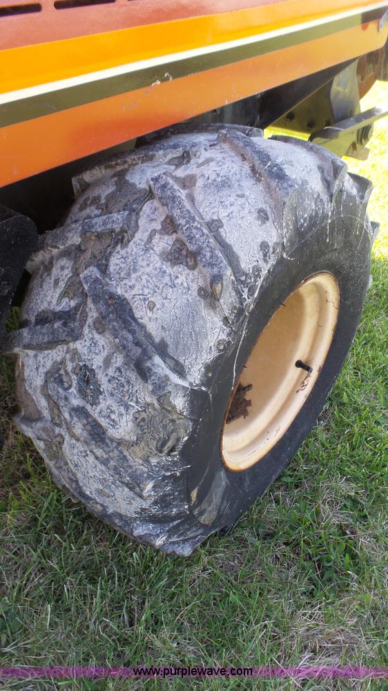 image for item J6256 1999 Ditch Witch 410SX trencher
