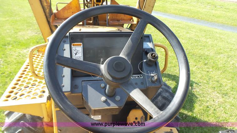 image for item J6258 1996 Case 460 cable plow