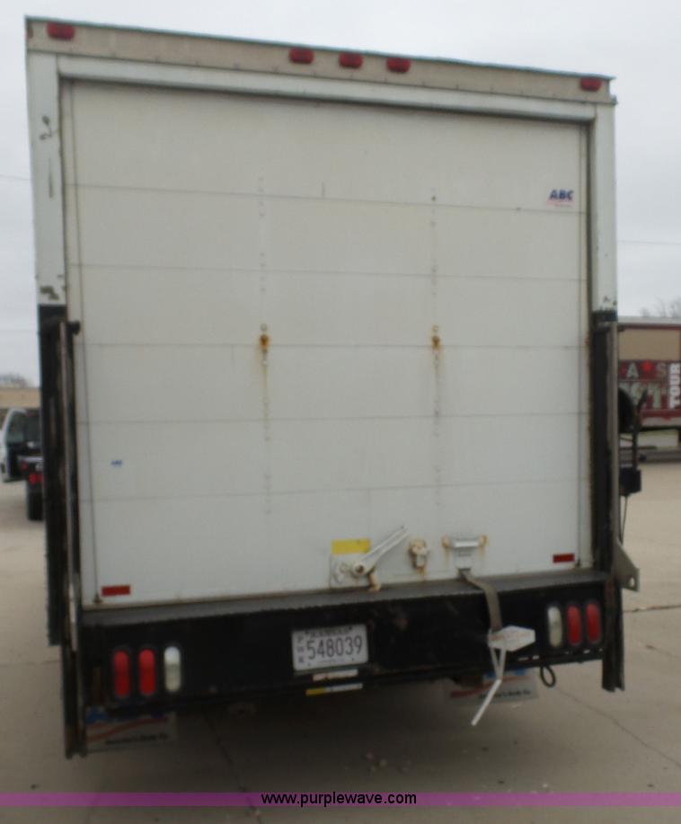 image for item J6263 2004 Ford E350 box truck
