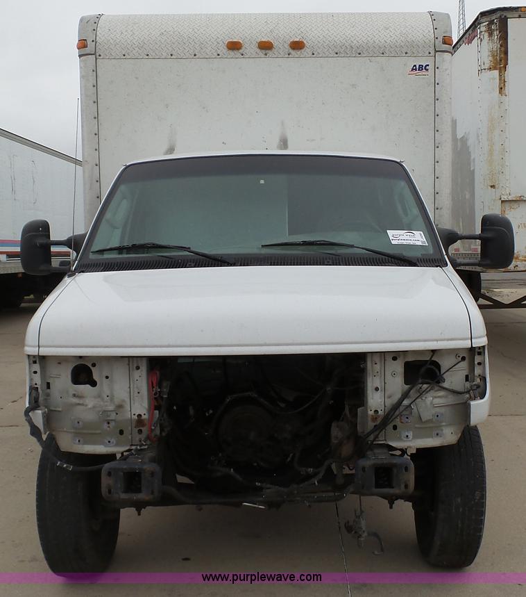 image for item J6263 2004 Ford E350 box truck