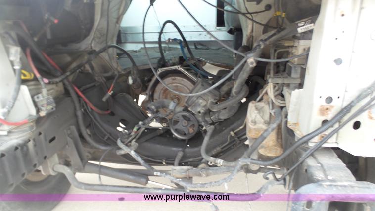 image for item J6263 2004 Ford E350 box truck