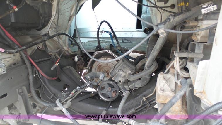 image for item J6263 2004 Ford E350 box truck