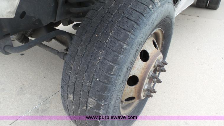 image for item J6263 2004 Ford E350 box truck