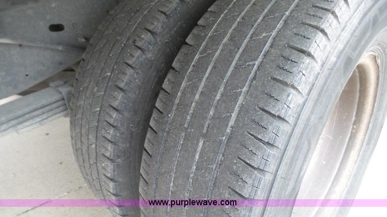 image for item J6263 2004 Ford E350 box truck