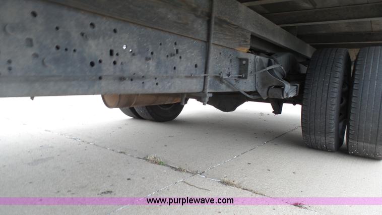 image for item J6263 2004 Ford E350 box truck