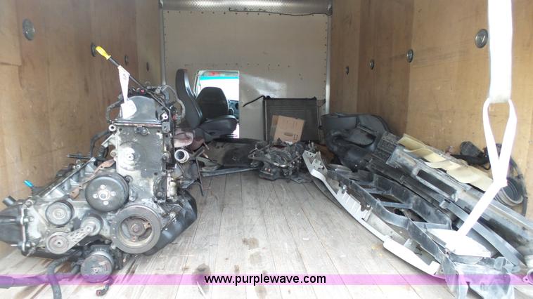 image for item J6263 2004 Ford E350 box truck