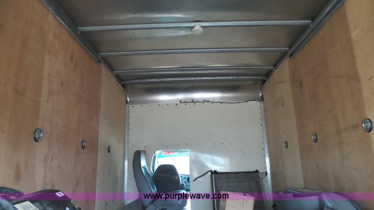 image for item J6263 2004 Ford E350 box truck