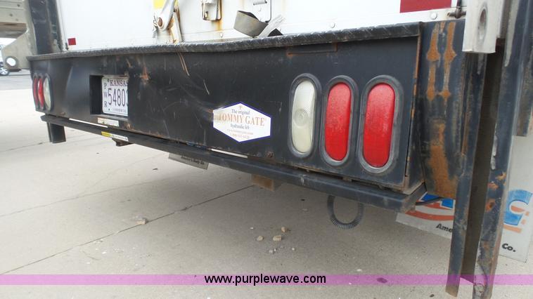 image for item J6263 2004 Ford E350 box truck